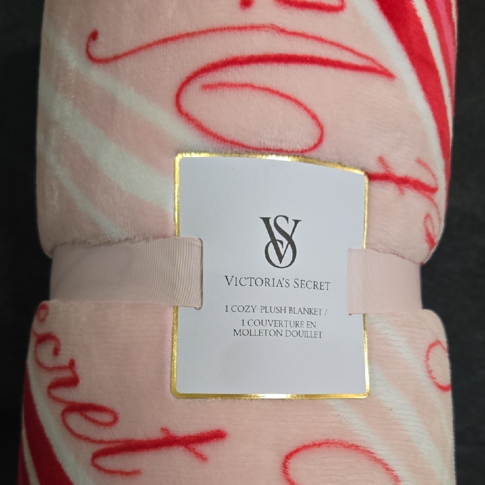 Victoria's Secret Pink and Red Cozy  50X60 Plush Blanket NWT - Picture 2 of 4